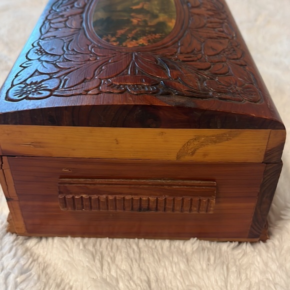 Vintage Wood Cedar Chest Box /Carved Wood/ 1950s - Picture 5 of 8